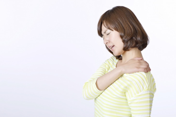 頸肩腕症候群の女性